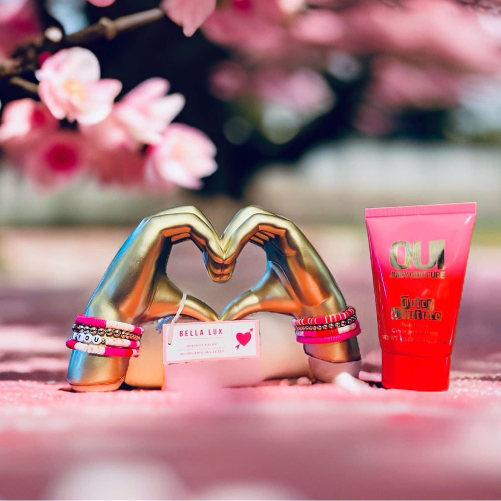Juicy Couture & Bella Lux NWT 4.2 Oz OUI Body Cream & Gold Heart Hand Decor - Picture 1 of 13